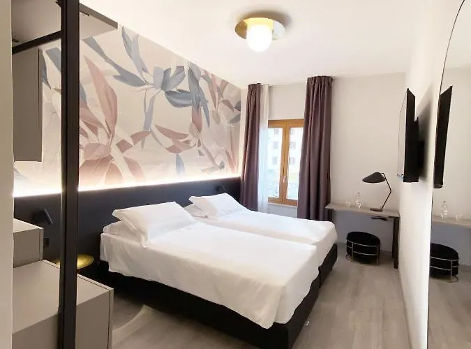 Astoria 3* غارْدا