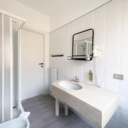 Astoria Hotel 3*